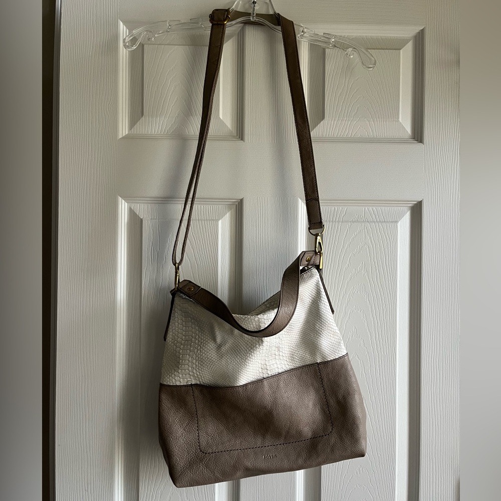 Fossil crossbody bag with removable strap.